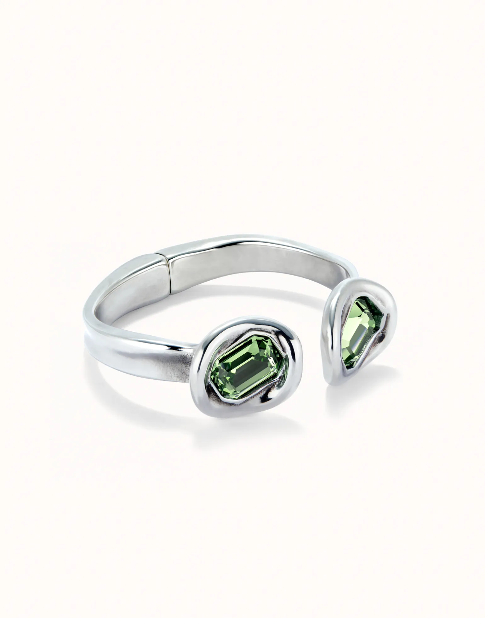 Pulsera rígida bañada en plata de ley y dos cristales turquesas