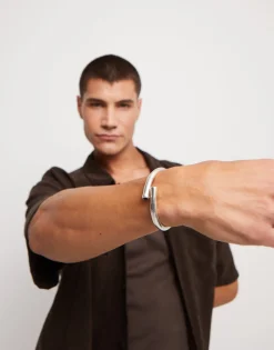 Pulsera rigida bañada en plata de ley y cristal negro en extremos
