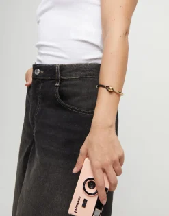 Pulsera semirígida bañada en oro 18k con cuero de color marrón