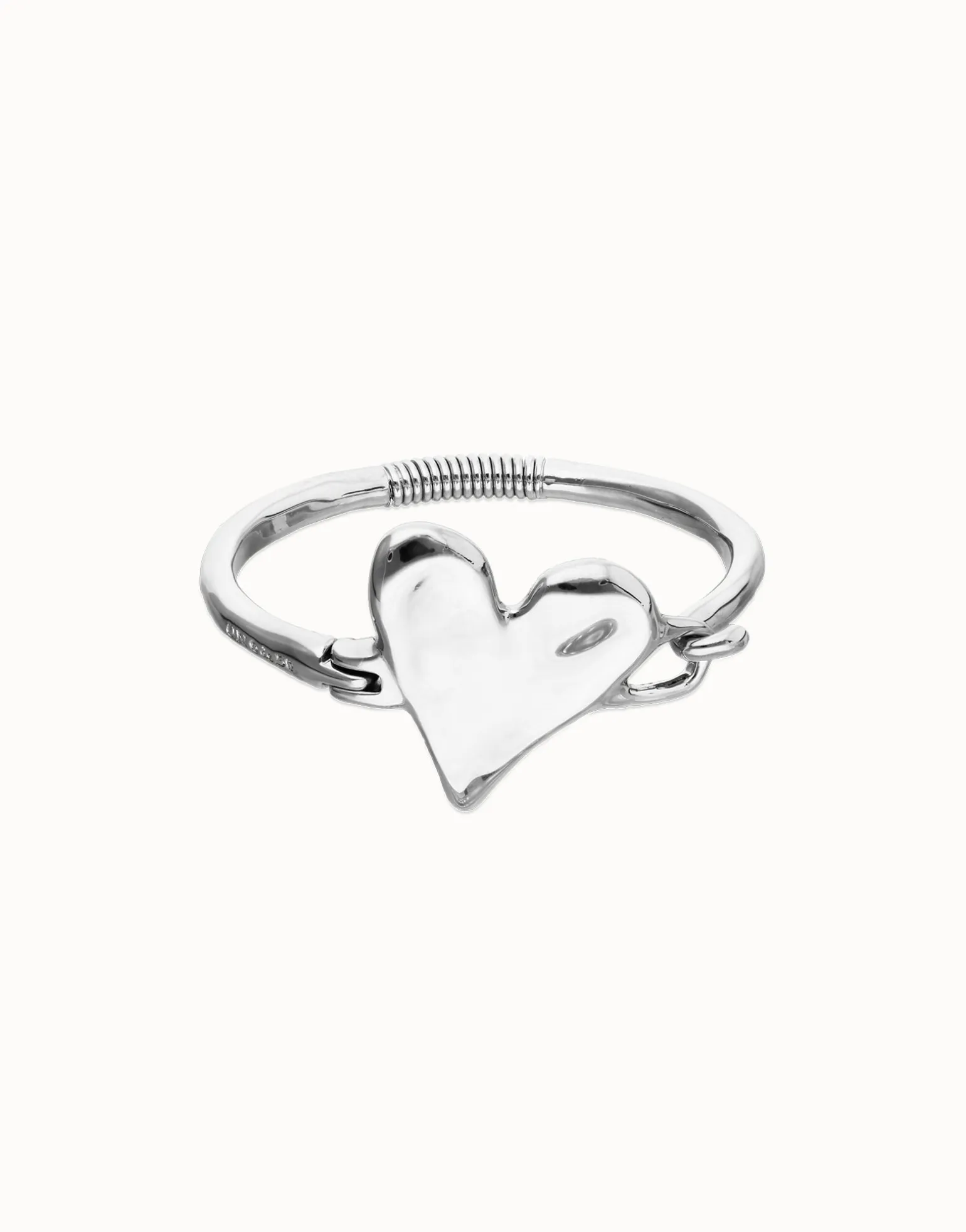 Pulsera semirrígida bañada en plata de ley con detalle de corazón