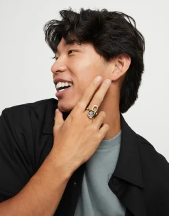 Anillo bañado en oro de 18k con cristal negro